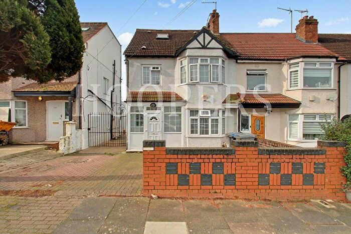 4 Bedroom End Of Terrace House For Sale In Randall Avenue, London, NW2