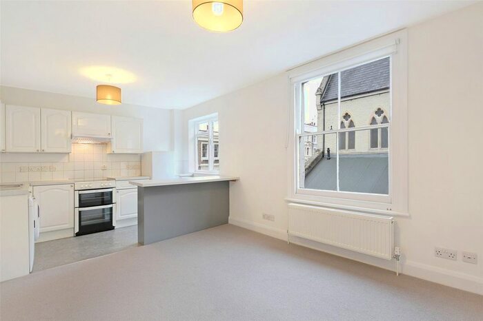2 Bedroom Flat To Rent In Elgin Crescent, Notting Hill, W11