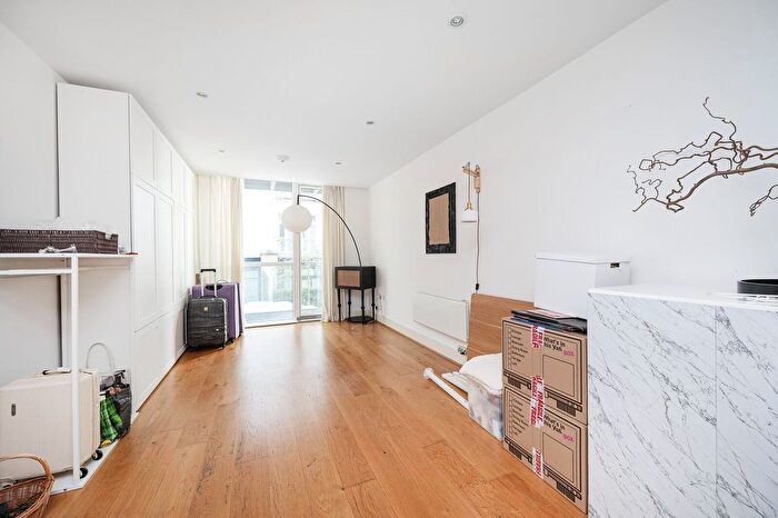 1 Bedroom Flat To Rent In Christopher Court, Aldgate, London, E1