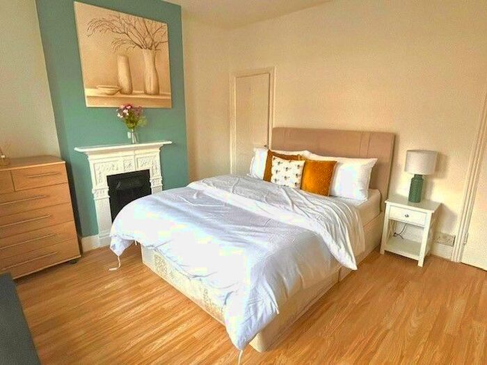 1 Bedroom Flat To Rent In Radstock Road, Reading, RG1