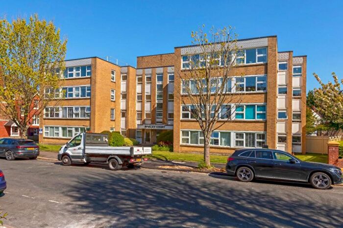 2 Bedroom Flat For Sale In Wilbury Avenue, Hove, BN3