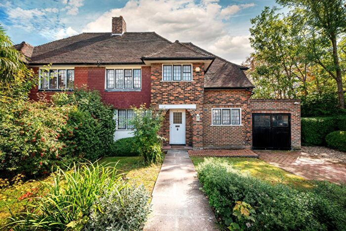 5 Bedroom Detached House For Sale In Greenhalgh Walk, London, N2