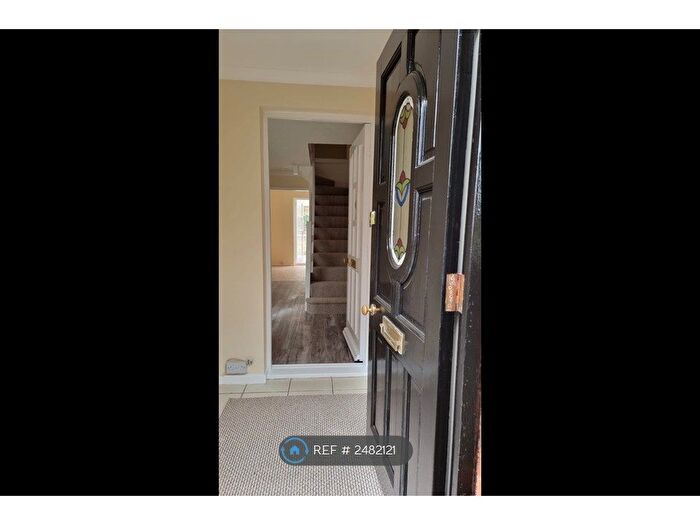 3 Bedroom Semi-Detached House To Rent In Ash Close, Aylesbury, HP20