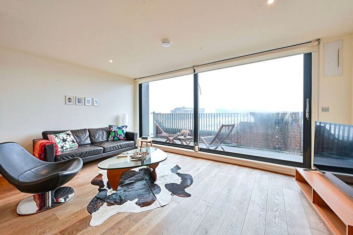2 Bedroom Flat For Sale In Great West Road, Ravenscourt Park, London, W6