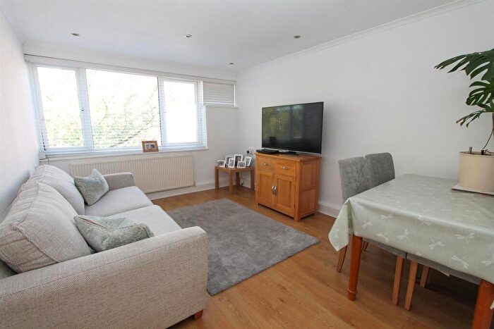 1 Bedroom Flat For Sale In Defiant Way, Wallington, SM6