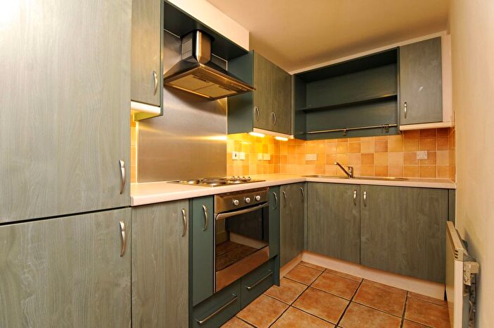 1 Bedroom Flat To Rent In St. Davids Square, Canary Wharf, E14