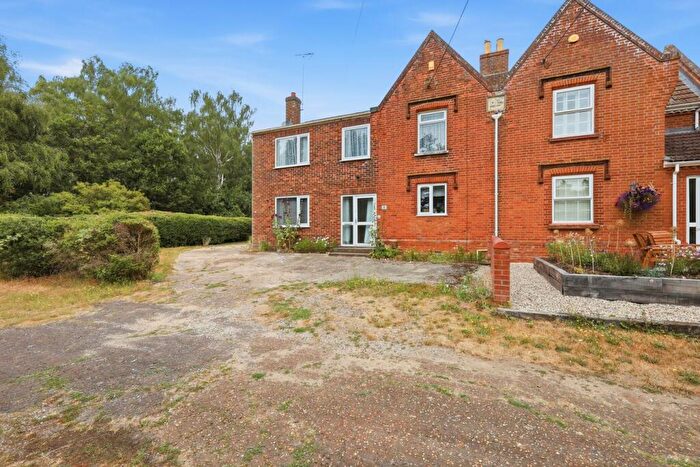4 Bedroom Semi-Detached House For Sale In Foxhall Road, Ipswich, IP4