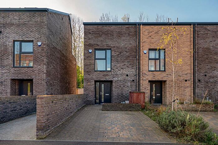 3 Bedroom Terraced House For Sale In Festival Court, Prince's Quay, Glasgow, G51