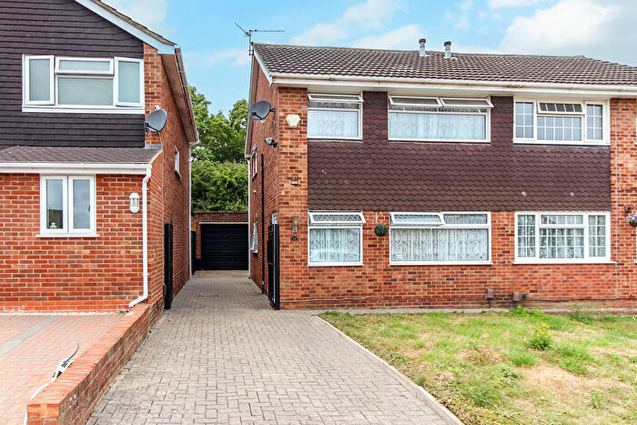 3 Bedroom Semi-Detached House For Sale In Sywell Way, Wellingborough, NN8