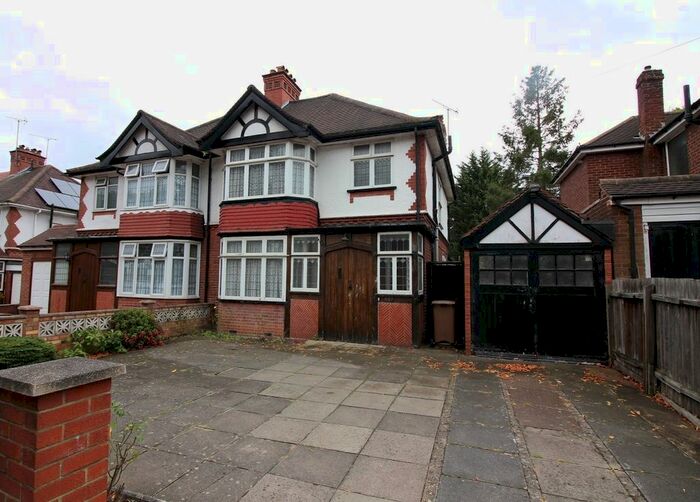 3 Bedroom Semi-Detached House To Rent In Dunstable Road, Luton, LU4