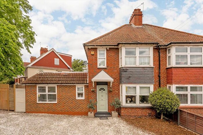 4 Bedroom Semi-Detached House For Sale In Charlton Park Lane, Charlton, SE7