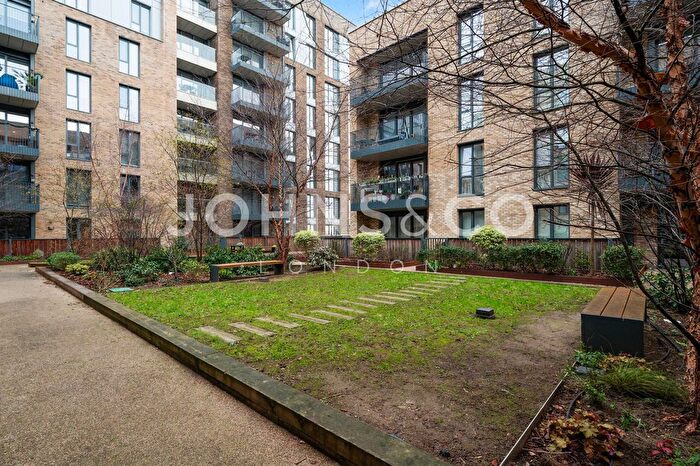 2 Bedroom Flat For Sale In Sandown House, High Street, TW18