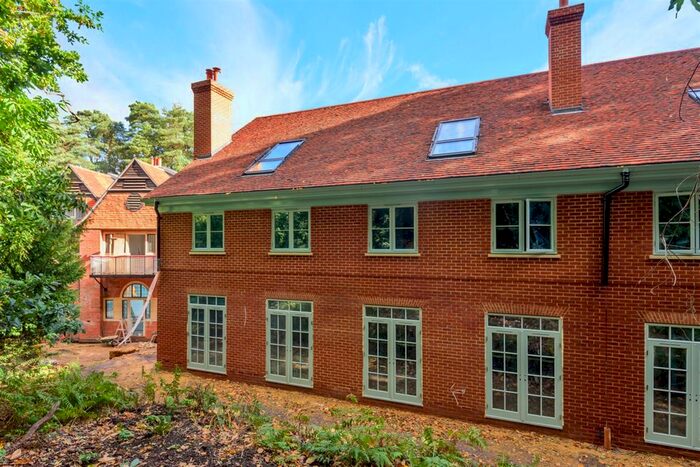 3 Bedroom Terraced House For Sale In Kings Drive, Midhurst, GU29