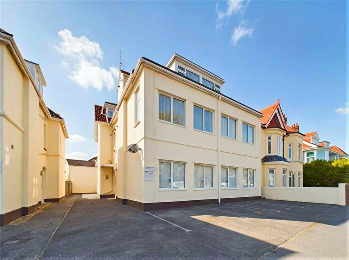 2 Bedroom Apartment For Sale In Sea Road, Boscombe, Bournemouth, BH5