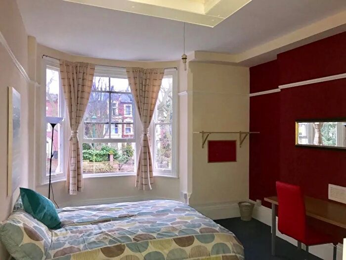 6 Bedroom Flat To Rent In Corporation Oaks, Nottingham, NG3