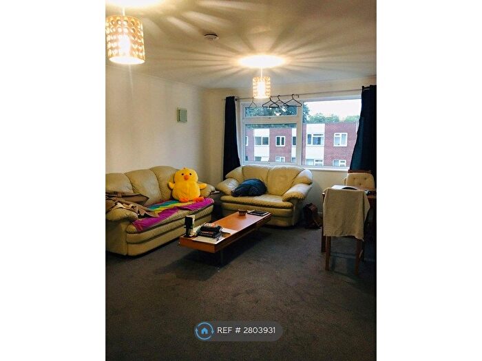 2 Bedroom Flat To Rent In Old Bedford Road, Luton, LU2