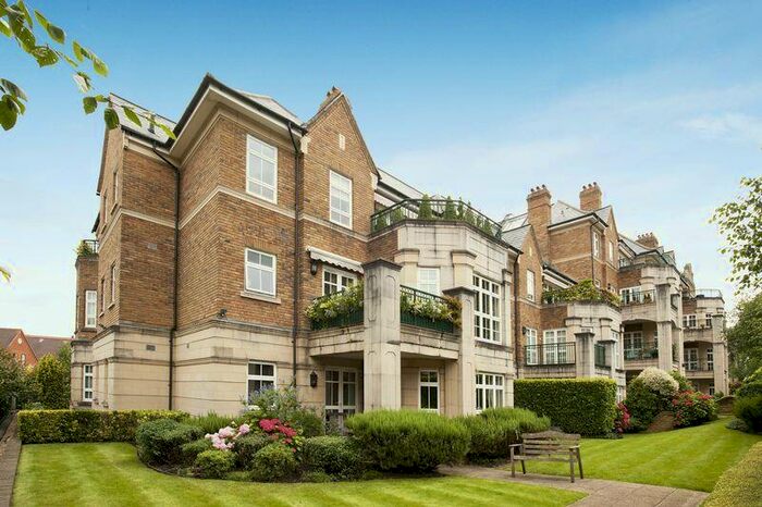 3 Bedroom Flat To Rent In Mountview Close, Hampstead Garden Suburb, London, NW11