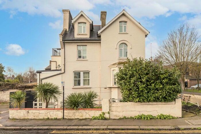 2 Bedroom Flat To Rent In Wellesley Road, London, W4