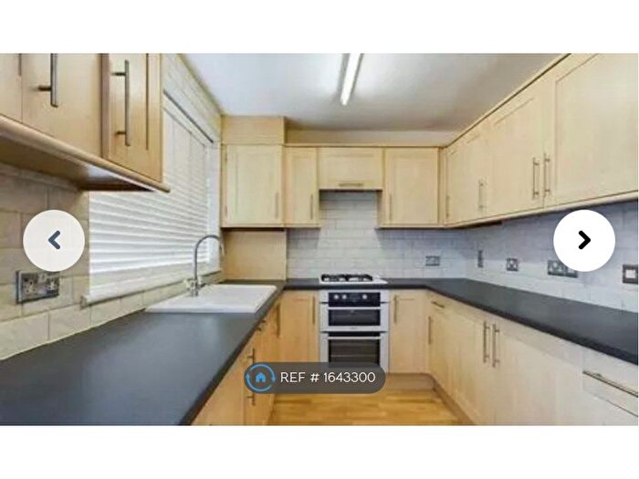 2 Bedroom Flat To Rent In St. Vincents Way, Potters Bar, EN6