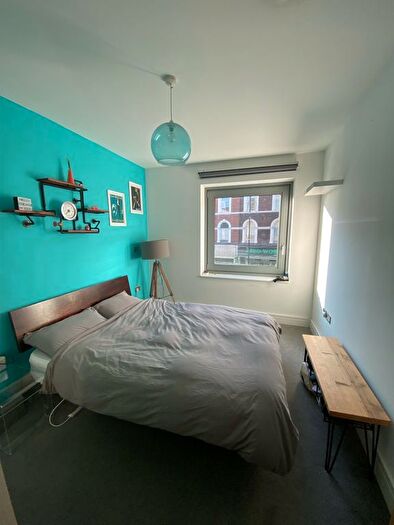 1 Bedroom Flat To Rent In Kingsland High Street, London, E8
