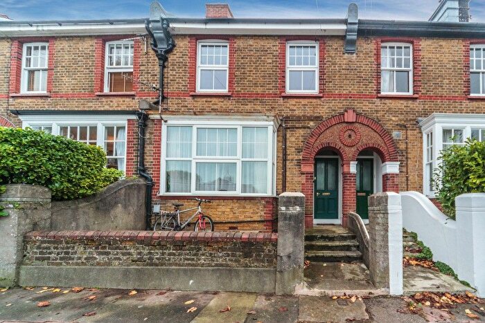 1 Bedroom Flat To Rent In Inwood Crescent, Brighton, East Sussex, BN1