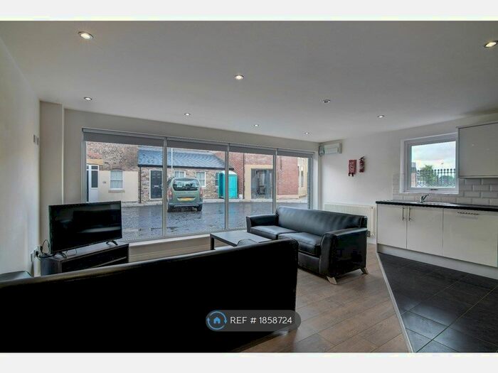 7 Bedroom Flat To Rent In Stonemasons Close, Liverpool, L7