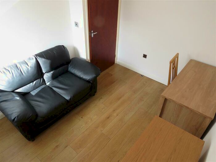 1 Bedroom Apartment To Rent In Common Road, Huddersfield, HD1