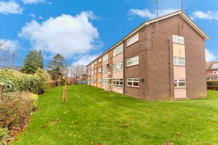 2 Bedroom Flat To Rent In Banstead Road, Caterham, CR3