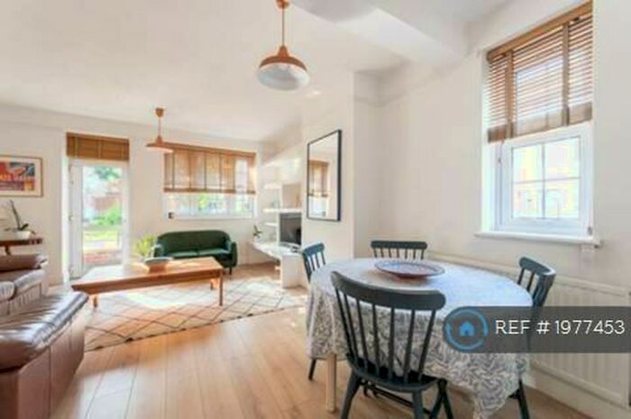 2 Bedroom Flat To Rent In Filey House, London, SW11