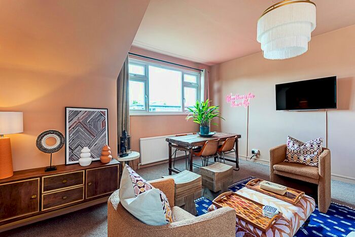 2 Bedroom Flat To Rent In Flat, Darlaston Rd, London, SW19