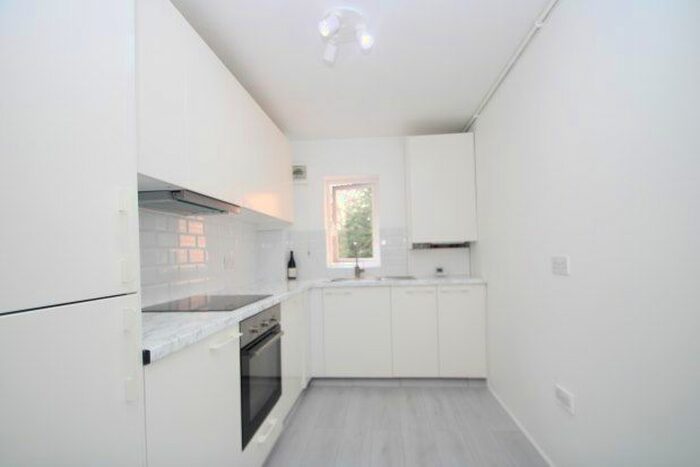 1 Bedroom Flat To Rent In Durham Avenue, Bromley BR2