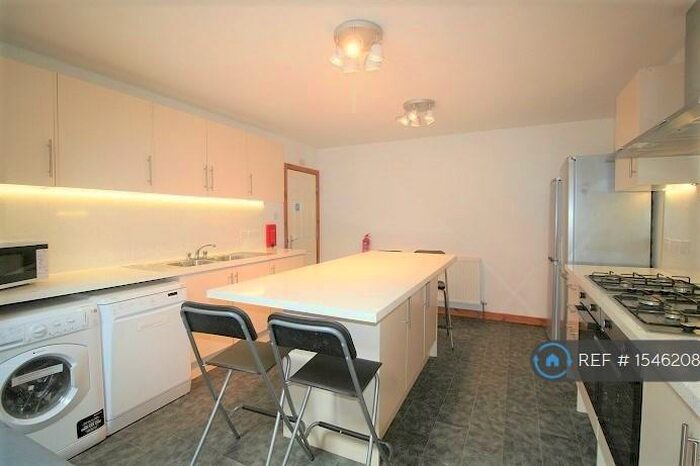 6 Bedroom Semi-Detached House To Rent In Abergele Road, Fallowfield, M14