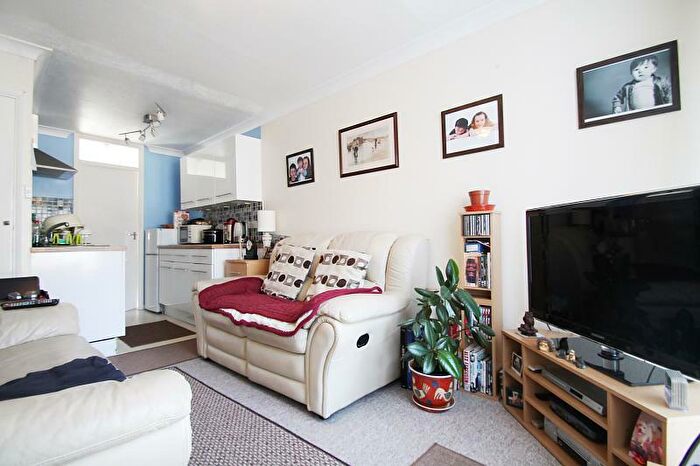1 Bedroom Flat To Rent In Floraldene Court Findon, BN14