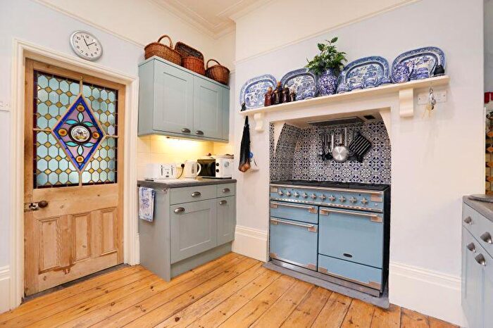 4 Bedroom Semi-Detached House For Sale In Clare Road | Cotham, BS6 - Photo 7