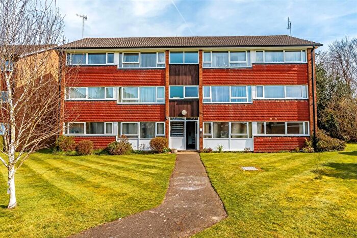 2 Bedroom Flat For Sale In Master Close, Oxted, RH8
