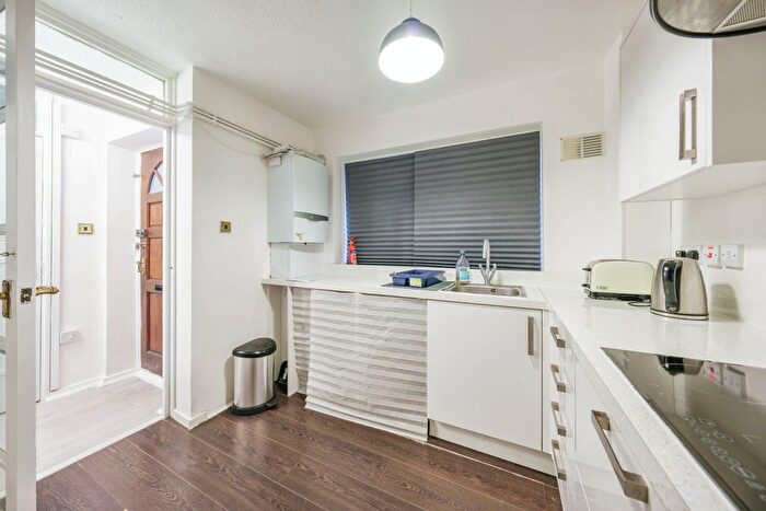 1 Bedroom Flat For Sale In Defoe Way, Romford, RM5