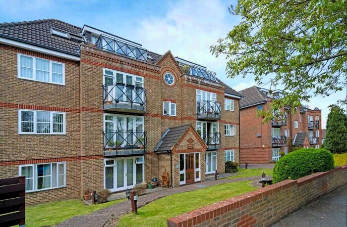 2 Bedroom Penthouse To Rent In Overton Road, Sutton, Surrey, SM2