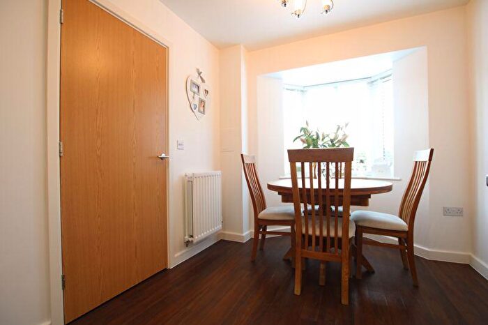 3 Bedroom Semi-Detached House For Sale In Aldermere Avenue, West Cheshunt, EN8