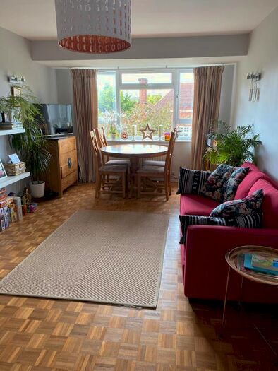 2 Bedroom Flat To Rent In Oak Hill Crescent, Surbiton, KT6