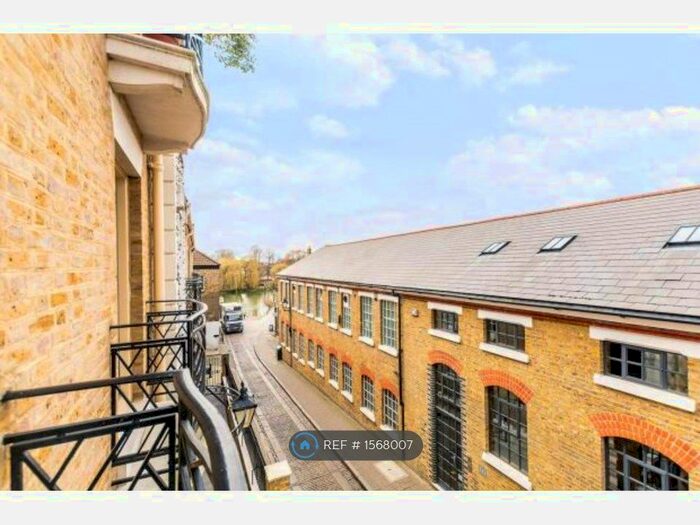 2 Bedroom Flat To Rent In Wate Lane, Richmond, TW9
