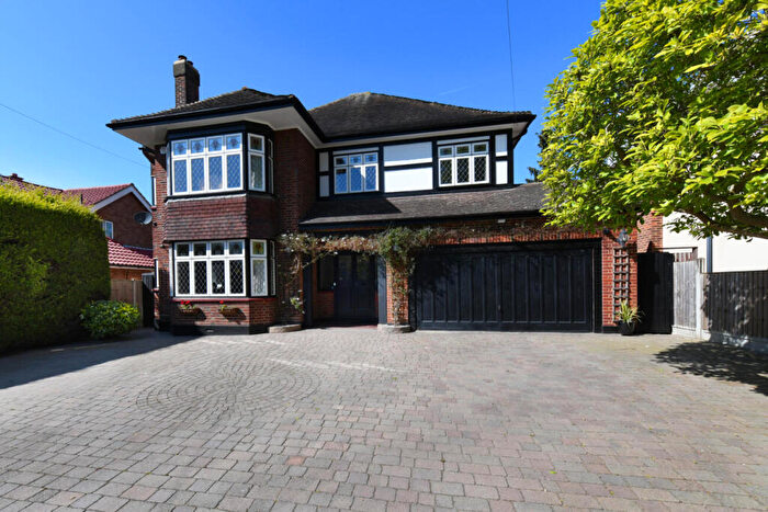 4 Bedroom Detached House For Sale In Parkland Avenue, Upminster, Essex, RM14