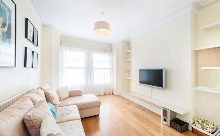 2 Bedroom Flat To Rent In Baker Street, Marylebone, London, W1U
