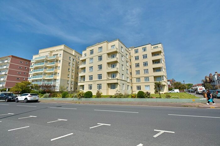 3 Bedroom Flat For Sale In Bedford Avenue, Bexhill-On-Sea, TN40