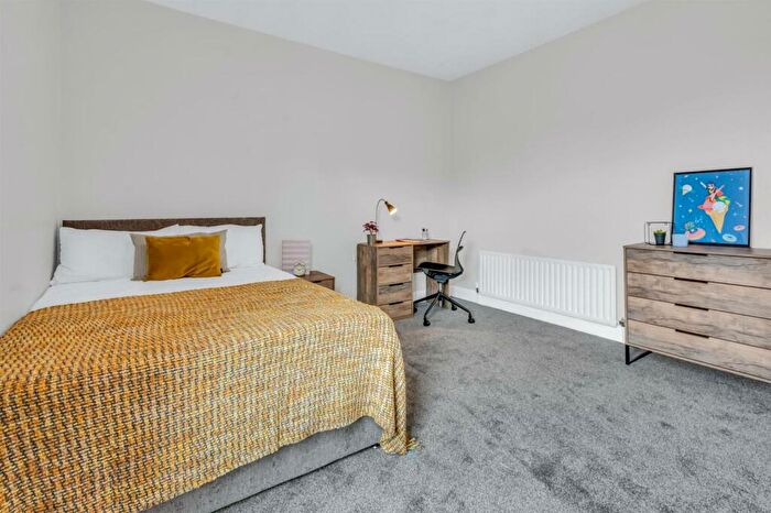4 Bedroom House To Rent In Beechwood Road, Burley, LS4