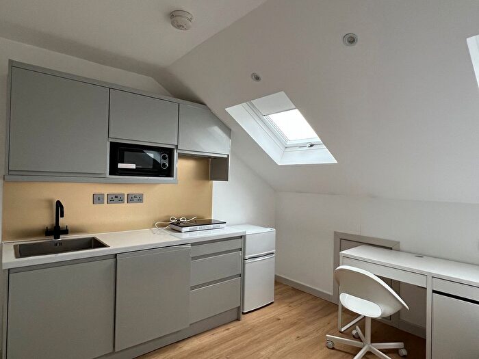 1 Bedroom Property To Rent In Hardman Road, Kingston Upon Thames, KT2