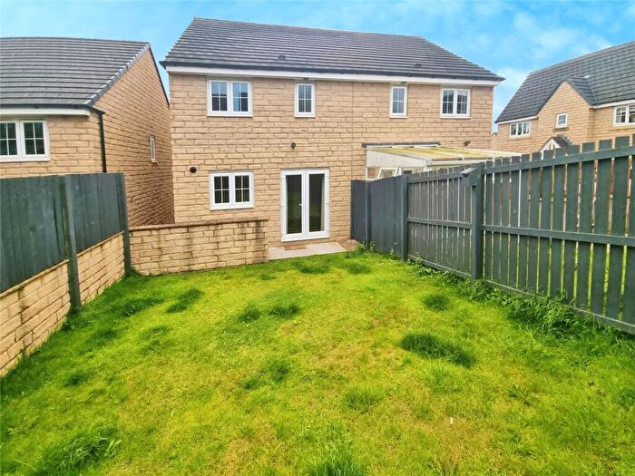 3 Bedroom Semi-Detached House To Rent In The Knoll, Keighley, West Yorkshire, BD22
