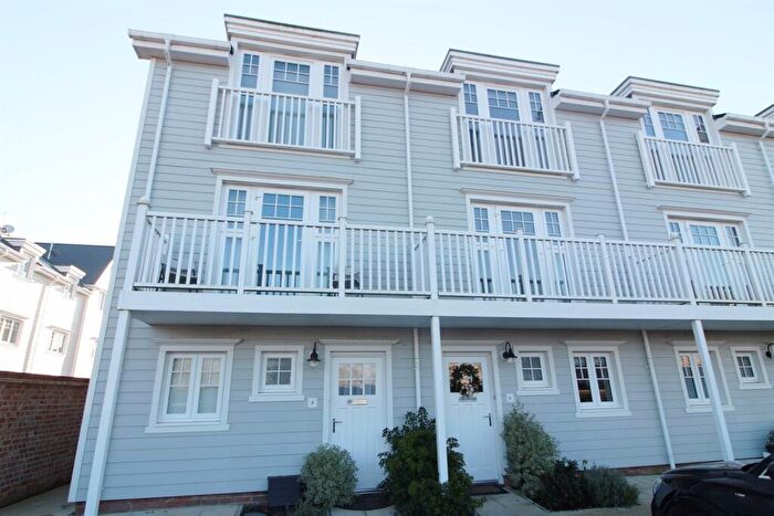 3 Bedroom Town House To Rent In Connecticut Street, Reading, RG2