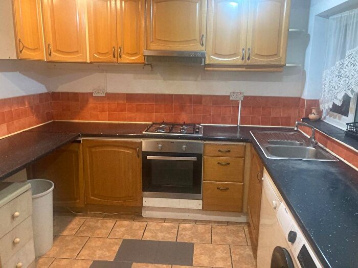4 Bedroom End Of Terrace House To Rent In Westmede, Chigwell, IG7