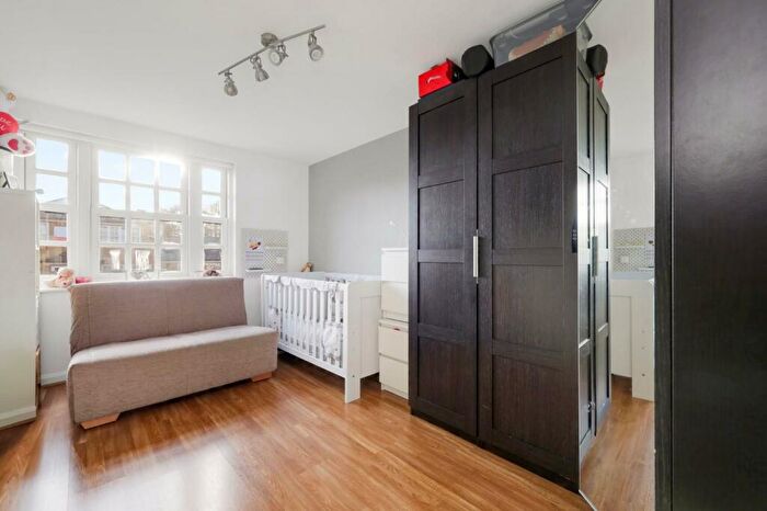 1 Bedroom Flat To Rent In Sydenham Avenue, N21