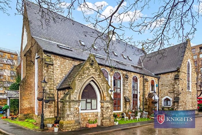 2 Bedroom Flat For Sale In St. James Court, Fore Street, London, N18